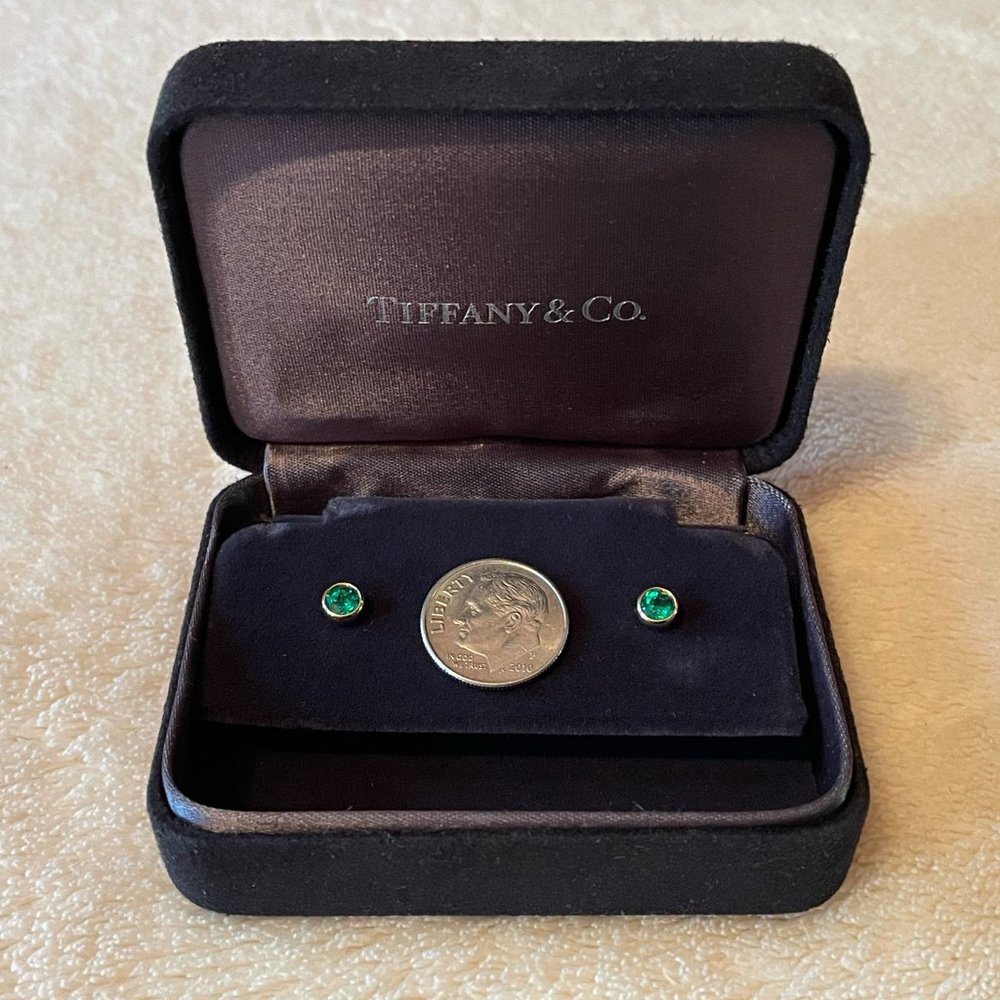 ❌SOLD❌  New TIFFANY & CO. x Elsa Peretti 18k Emerald Studs - Picture 3 of 8